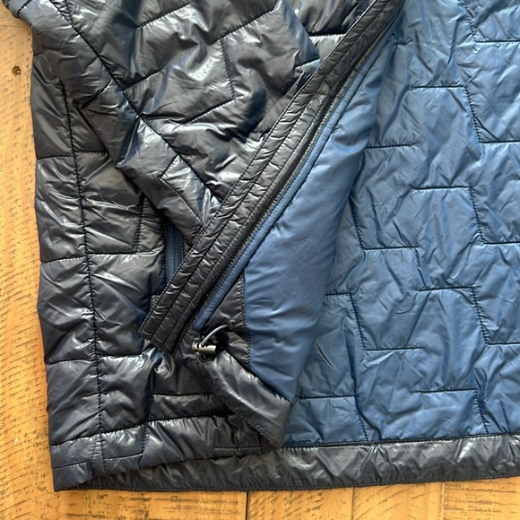Helly Hansen Lightweight Puffer Jacket - Size Medium - Picture 8 of 9